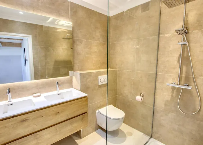Duplex Vieil Antibes 3 Chambres Parking Avec Vue Mer Wifi - Limestay